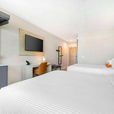 Cambria Hotel Burbank Airport Extérieur photo