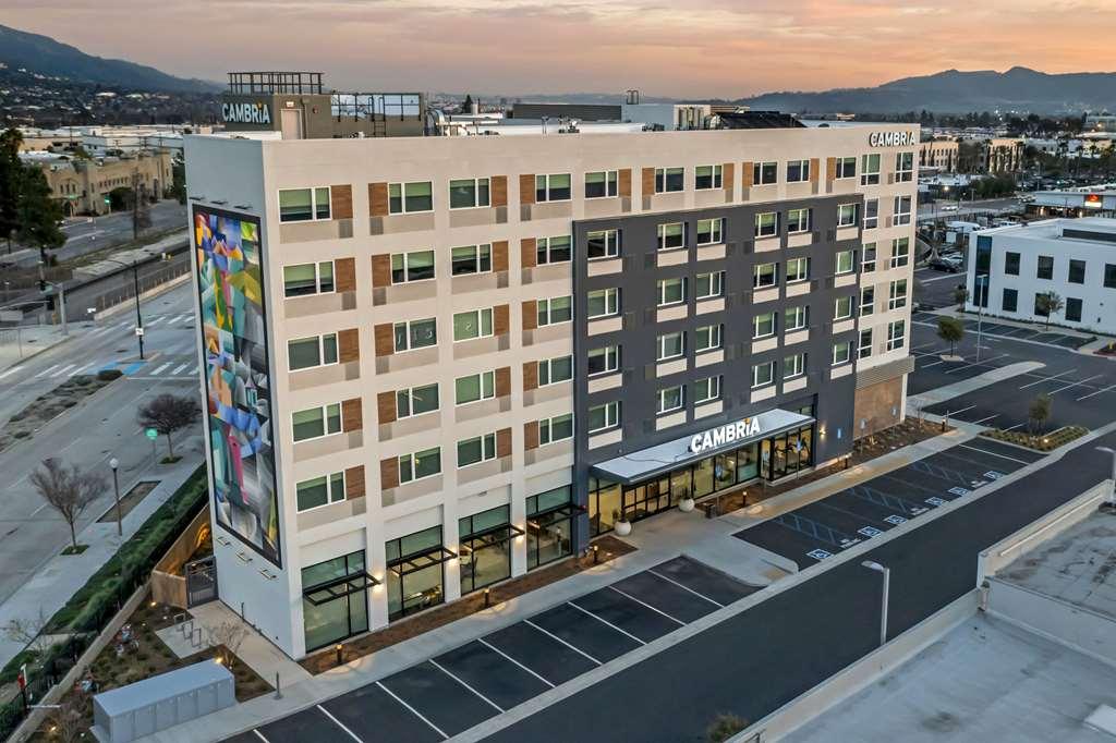 Cambria Hotel Burbank Airport Extérieur photo