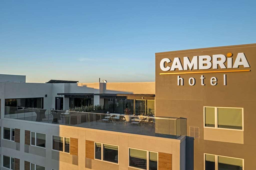 Cambria Hotel Burbank Airport Extérieur photo