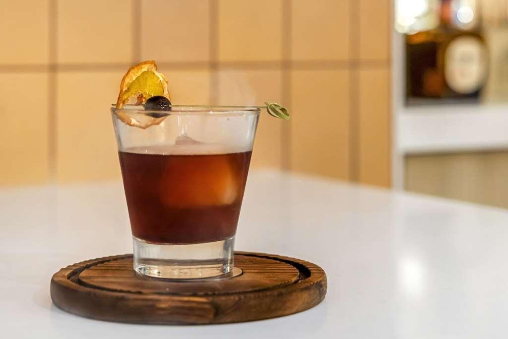 Cambria Hotel Burbank Airport Restaurant photo