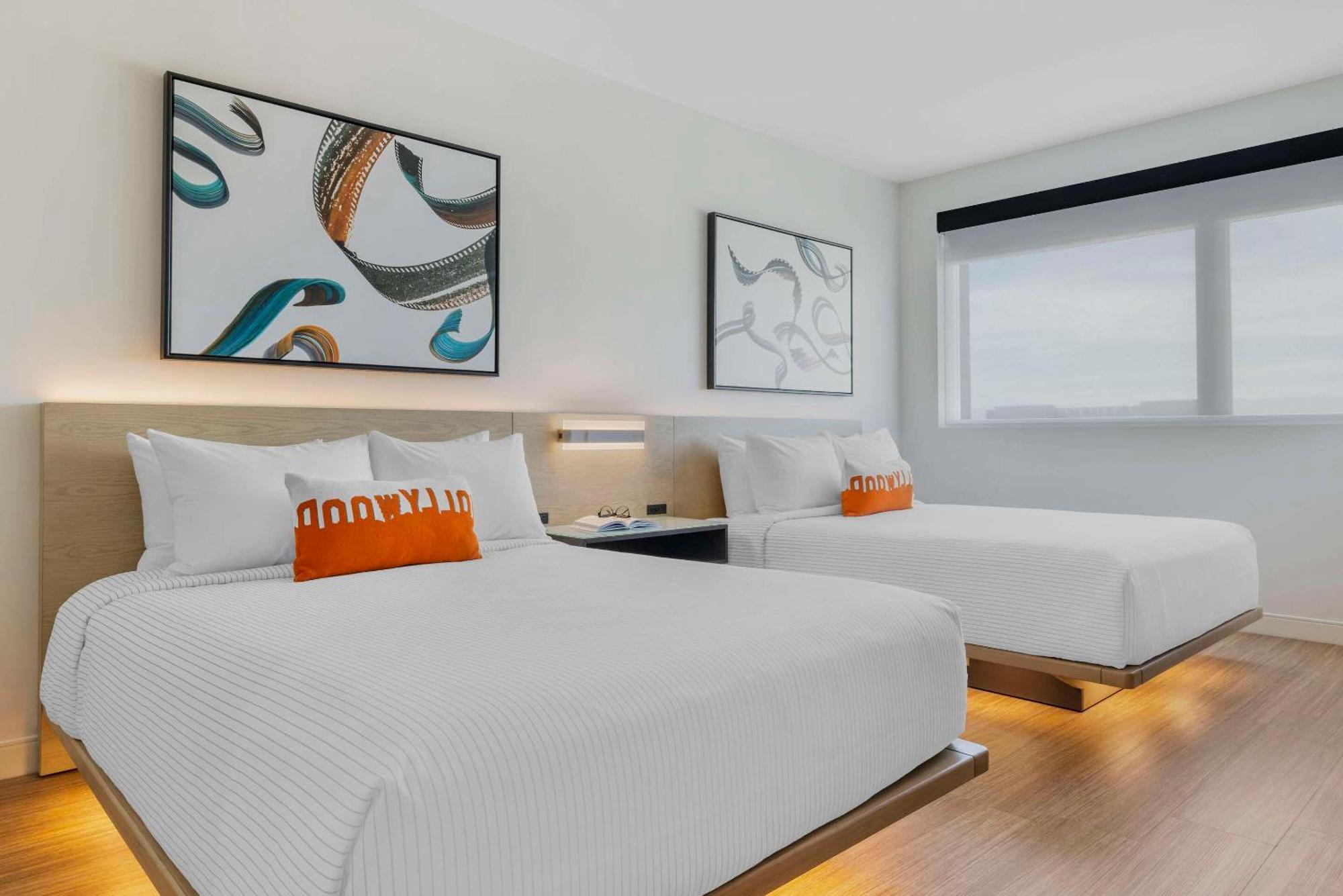 Cambria Hotel Burbank Airport Extérieur photo
