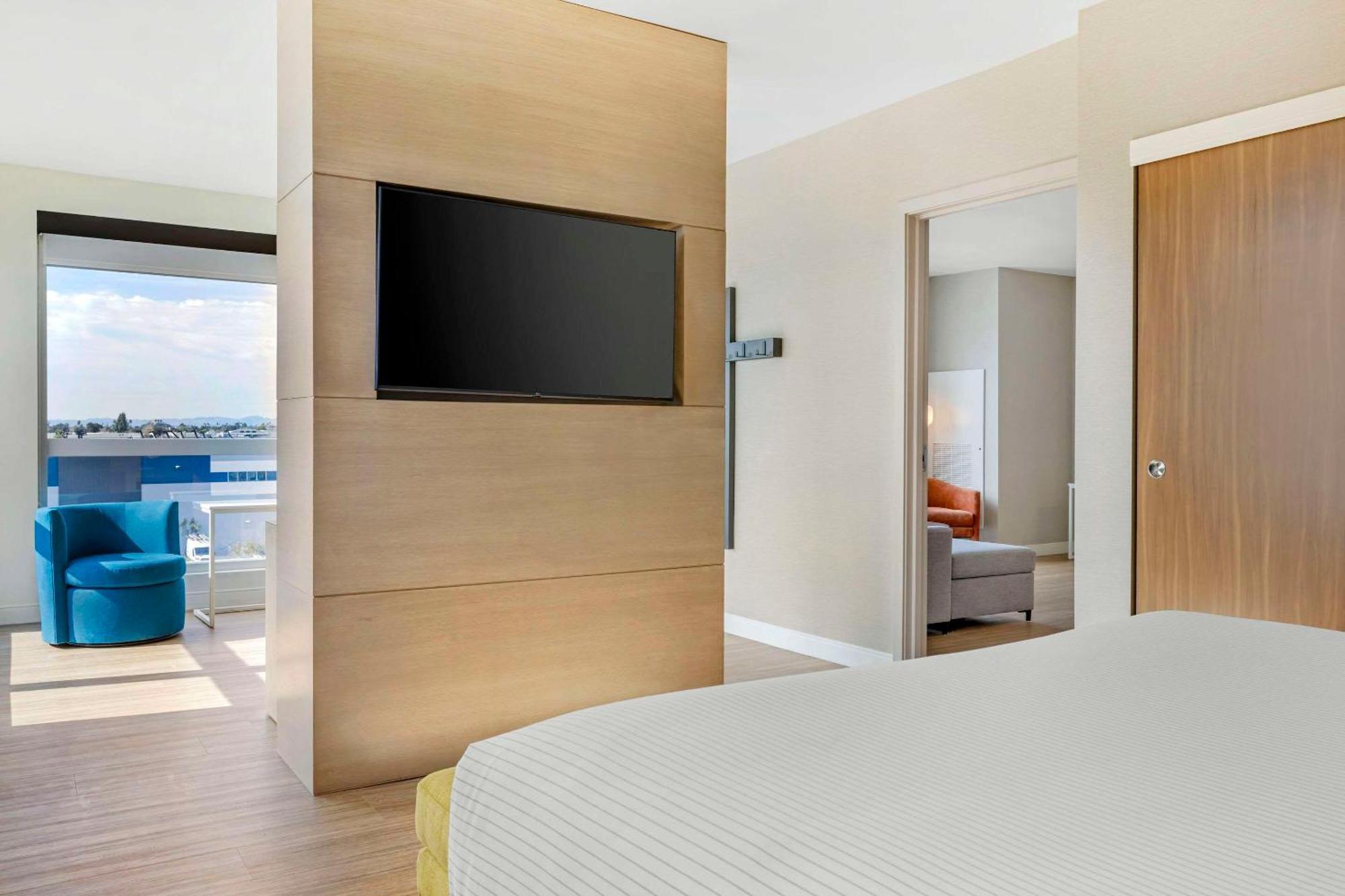 Cambria Hotel Burbank Airport Extérieur photo