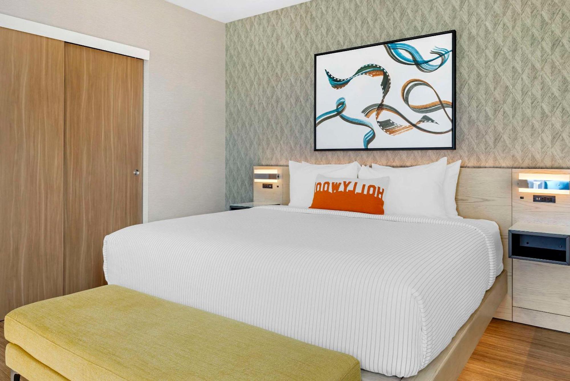 Cambria Hotel Burbank Airport Extérieur photo