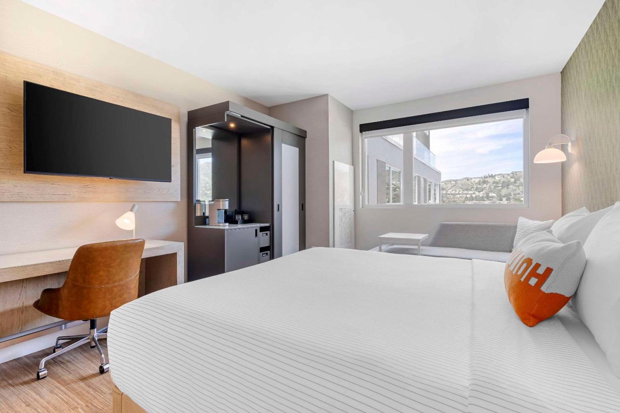 Cambria Hotel Burbank Airport Extérieur photo