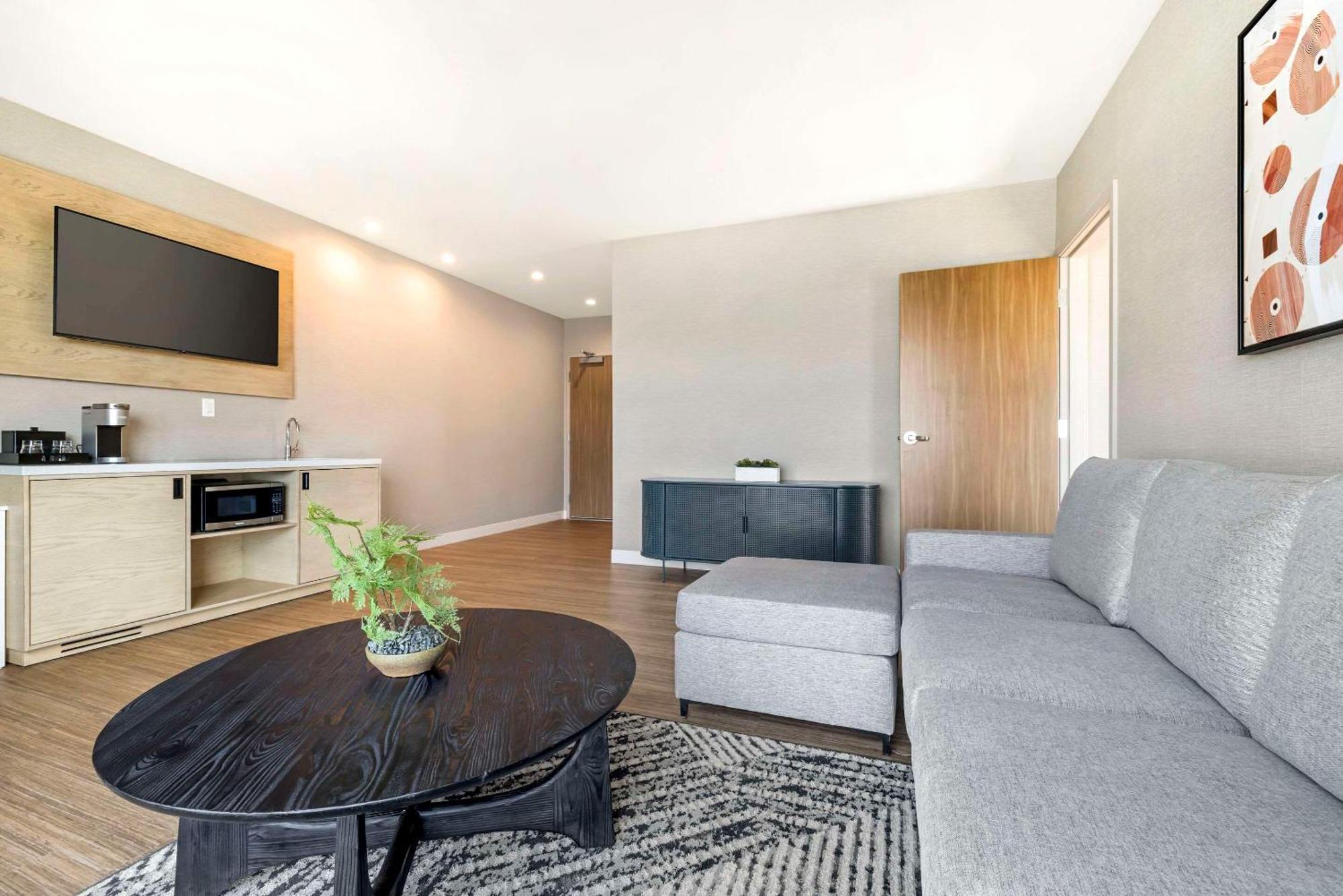 Cambria Hotel Burbank Airport Extérieur photo