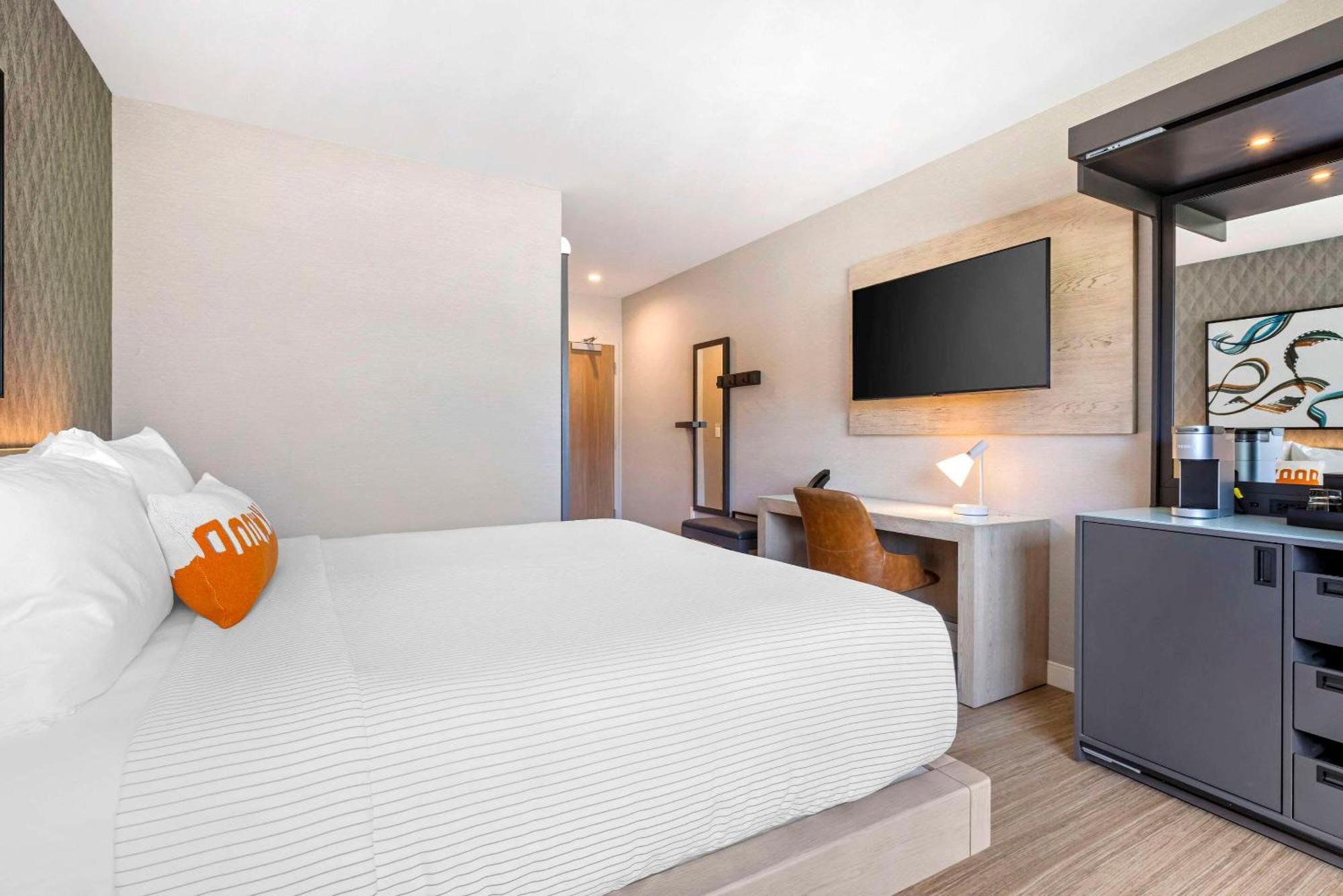 Cambria Hotel Burbank Airport Extérieur photo