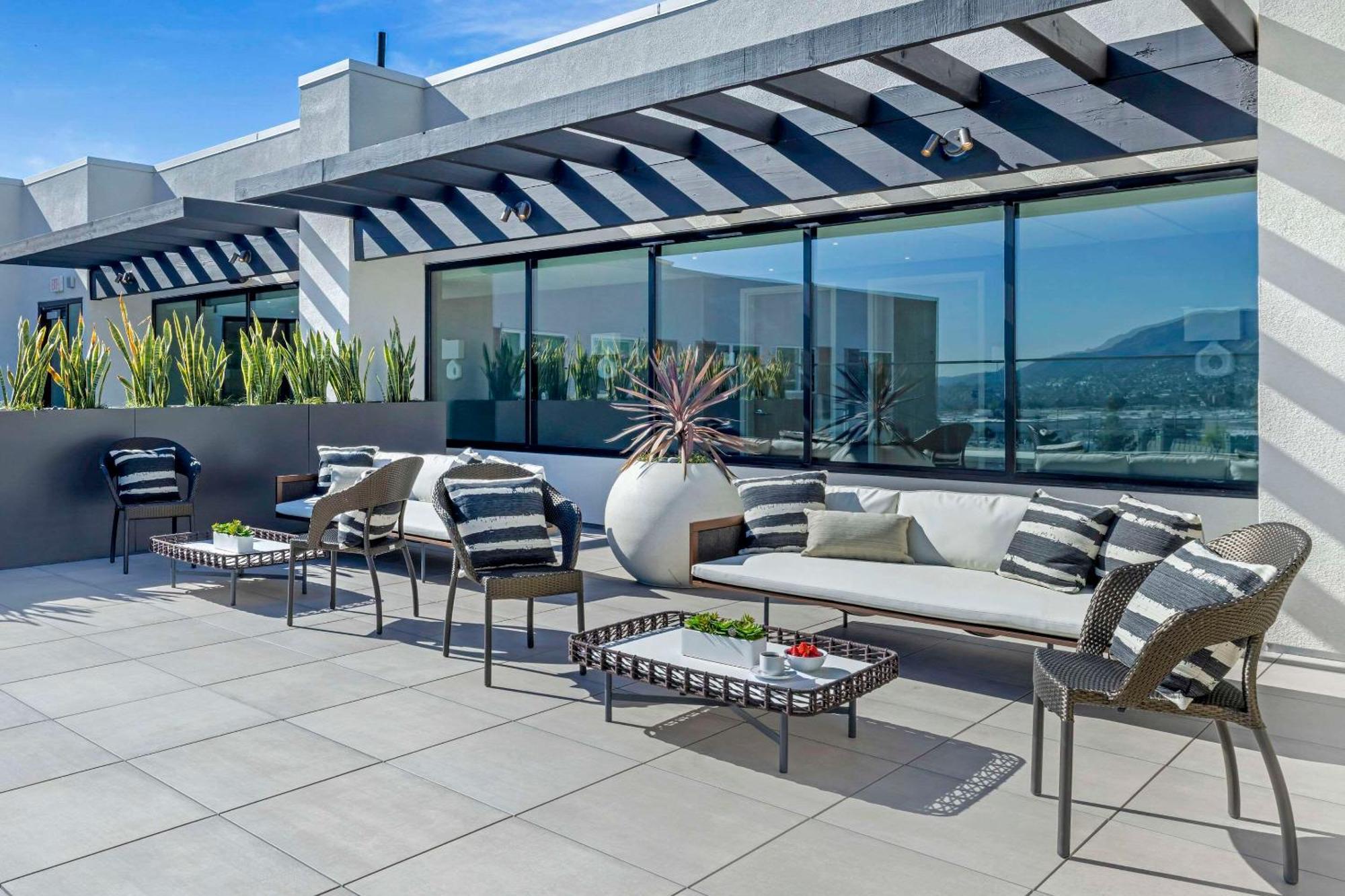 Cambria Hotel Burbank Airport Extérieur photo
