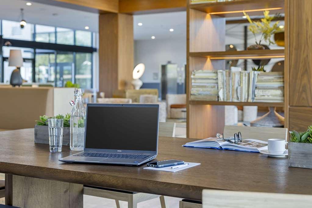 Cambria Hotel Burbank Airport Restaurant photo